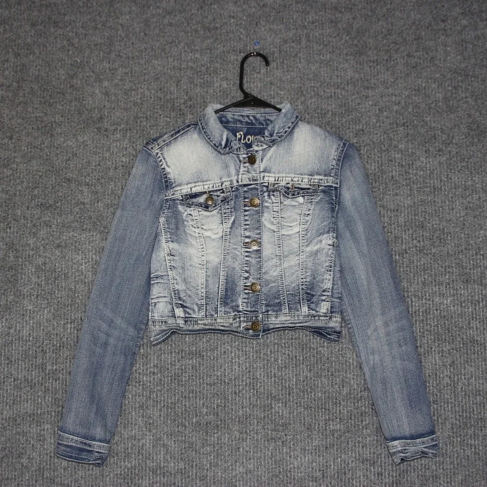 Wall Flower Girls Denim Jacket Blue Wash Distressed Cropped‎ Size M